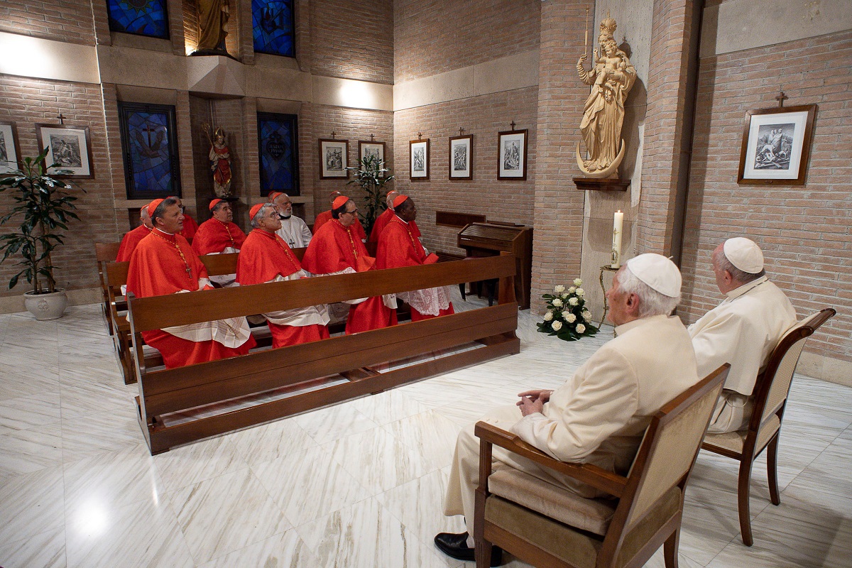 Papež František a emeritní papež Benedikt XVI.