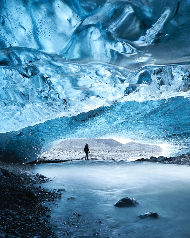 Island v zimě - ledová jeskyně