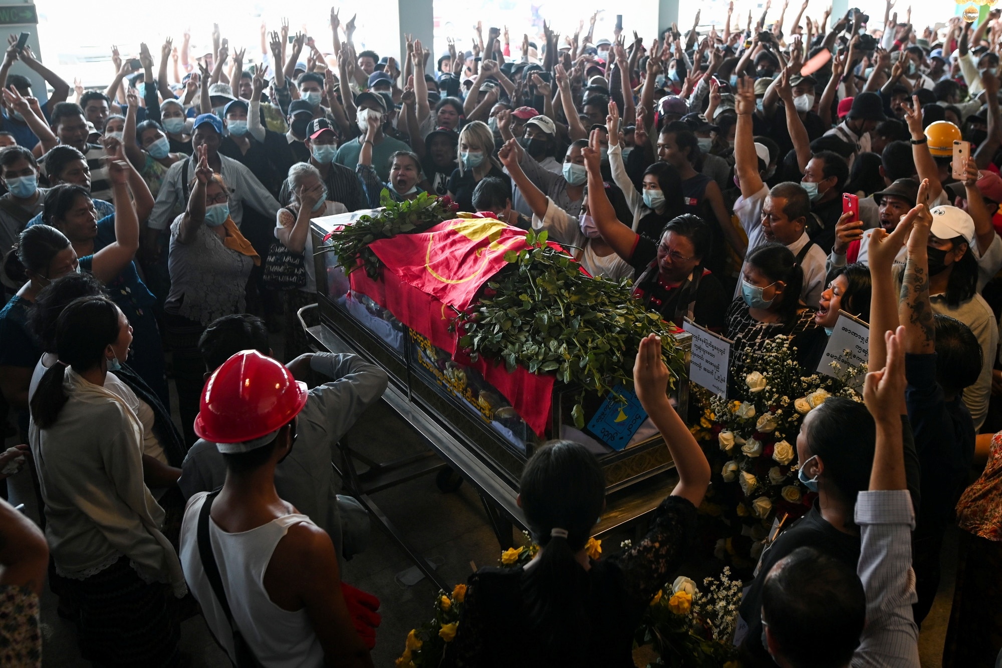 Pohřeb obětí zastřelených při protestech v Myanmaru
