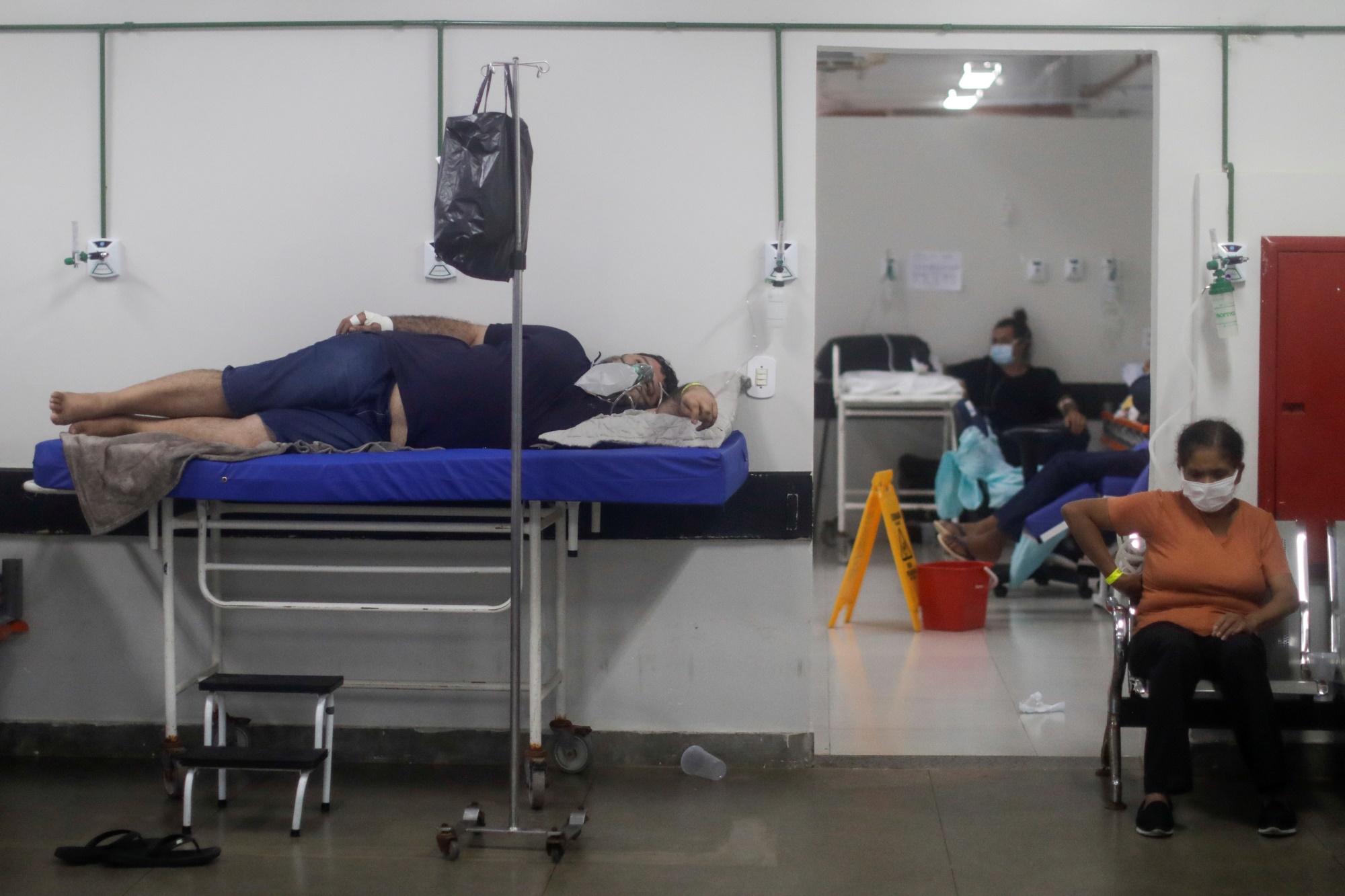 Improvizovaný prostor pro péči o pacienty v hlavním městě Brazílie