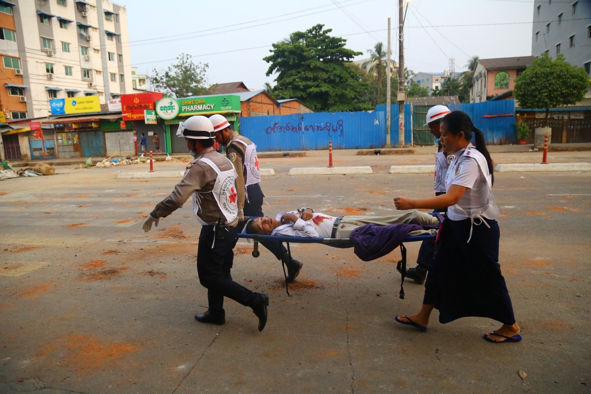 desítky mrtvých demonstrantů v Barmě