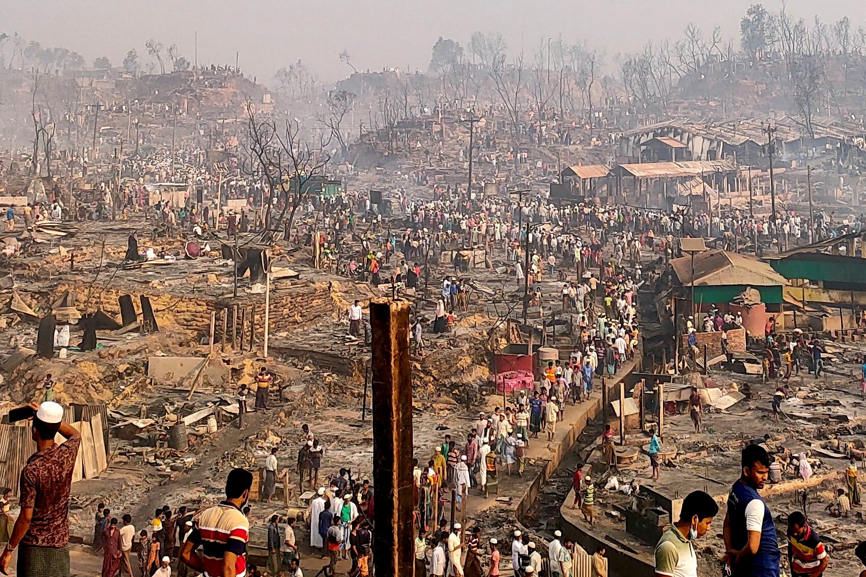 Zničený uprchlický tábor Rohingů v Bangladéši