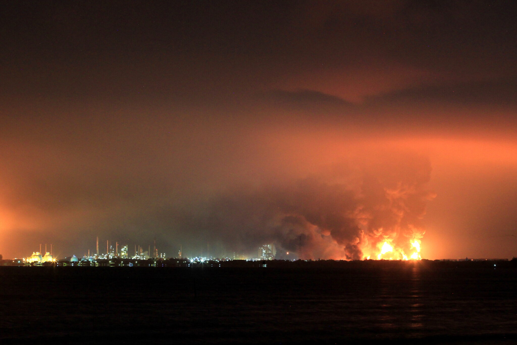 Indonésie: Požár ropné rafinerie