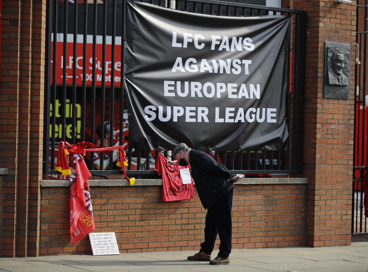 Protesty před stadionem Liverpoolu