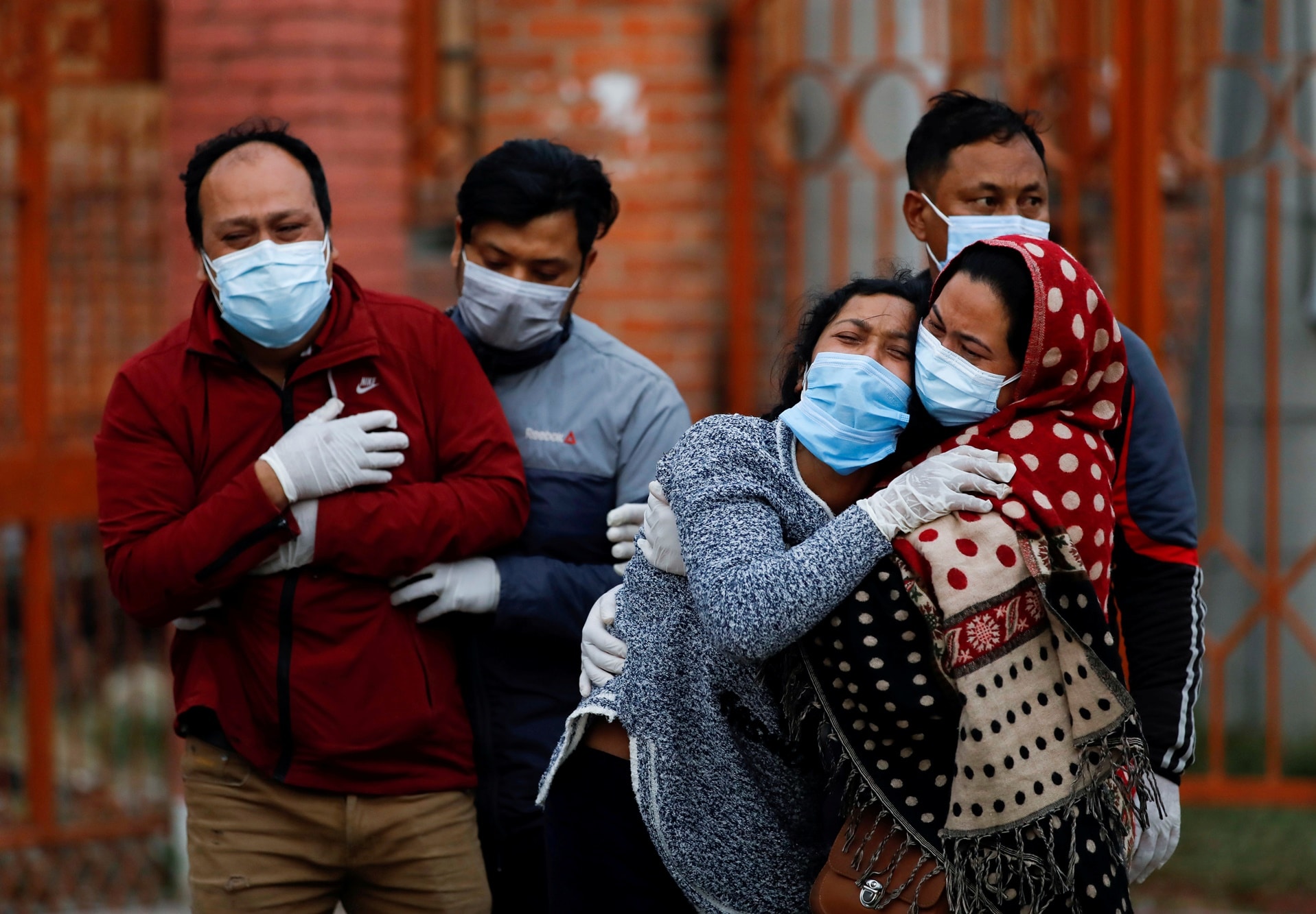 Nepál: Příbuzní obětí nemoci covid-19