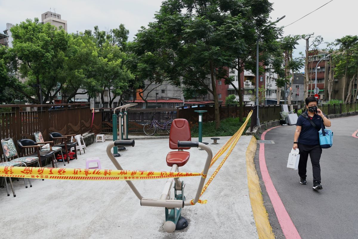 Kvůli náhlé vlně pandemie jsou na Tchaj-wanu prázdné ulice