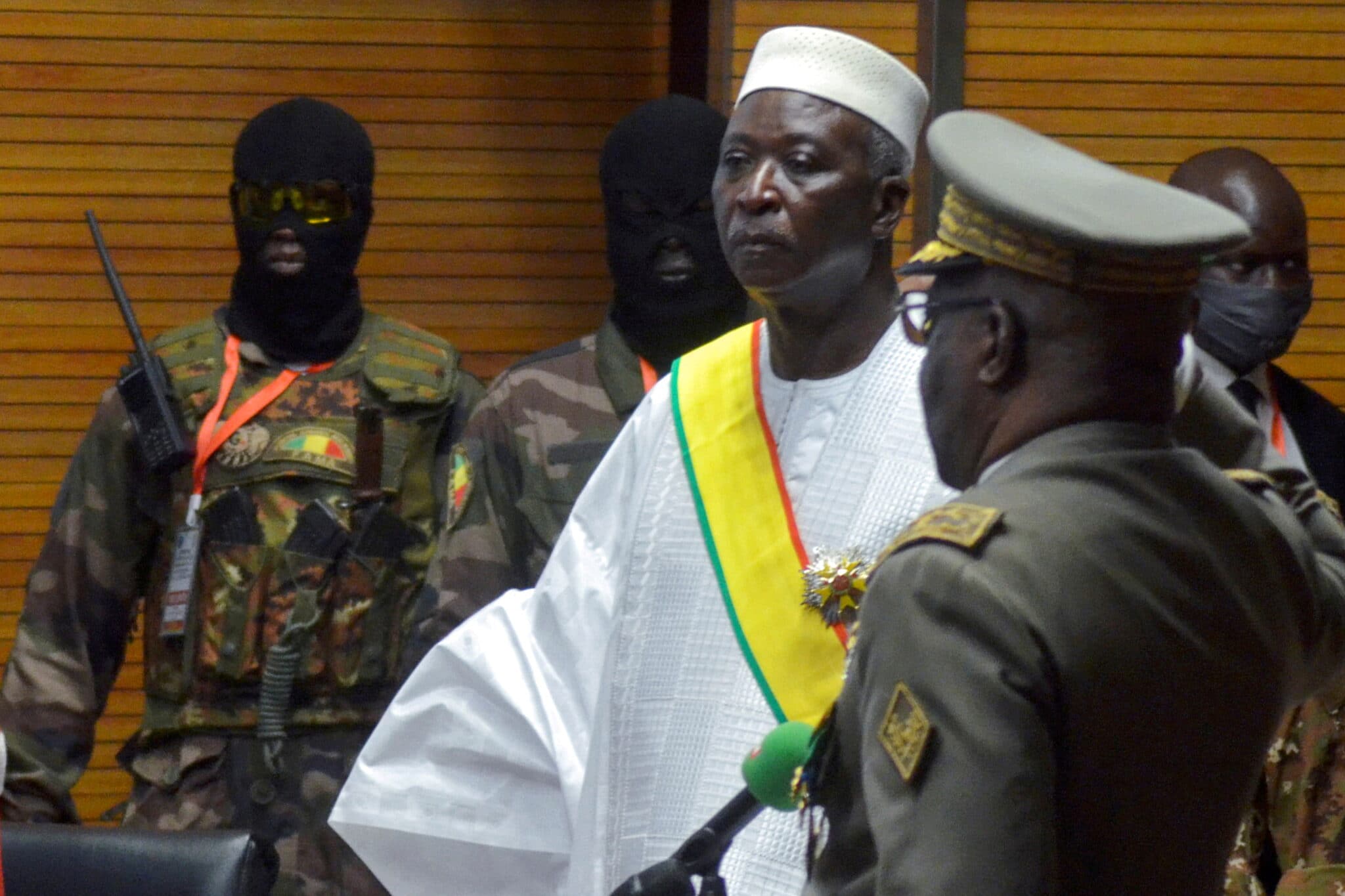 Armáda v Mali zadržela prezidenta