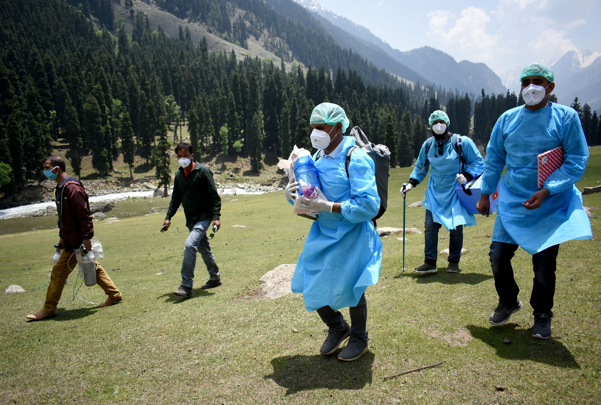 Zdravotníci jdou naočkovat pastevce, Kašmír, Indie