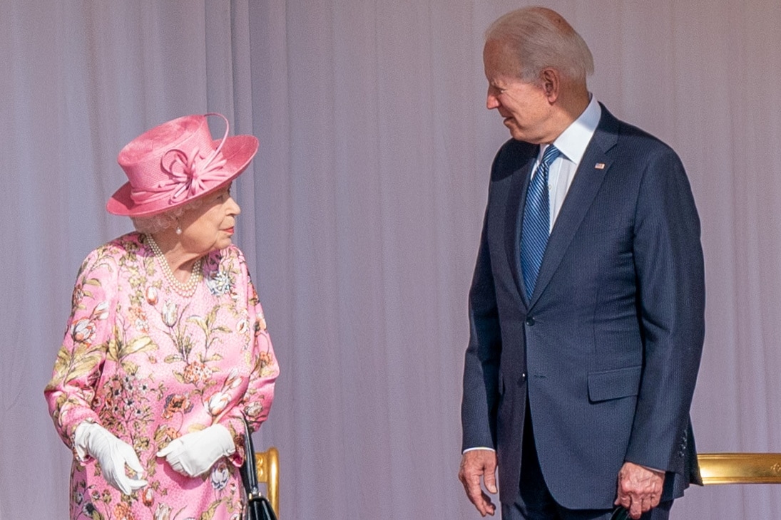 Královna Alžběta a Joe Biden