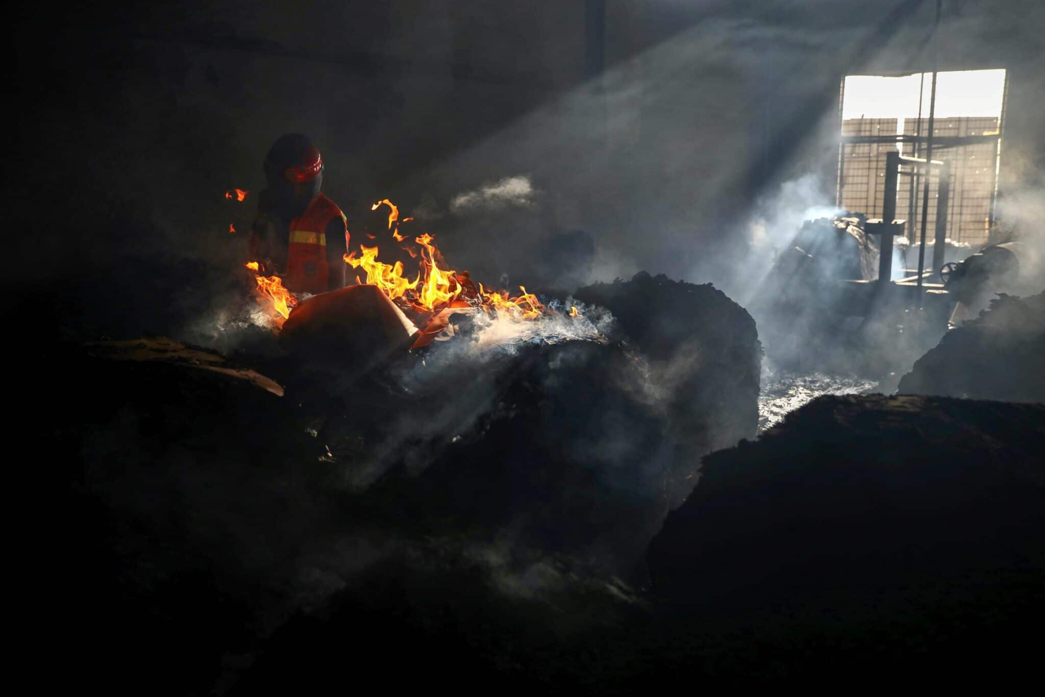 požár v továrně Bangladéš zemřelo 52 lidí
