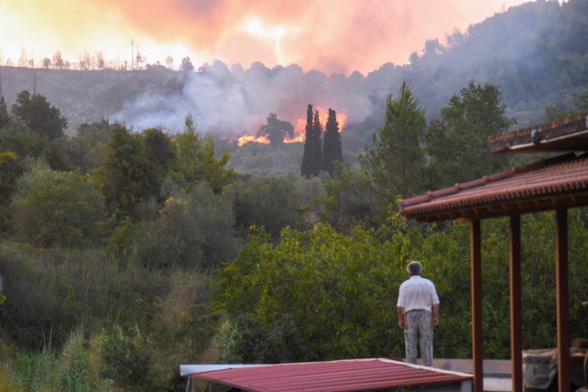 Řecko v plamenech mniši Evia