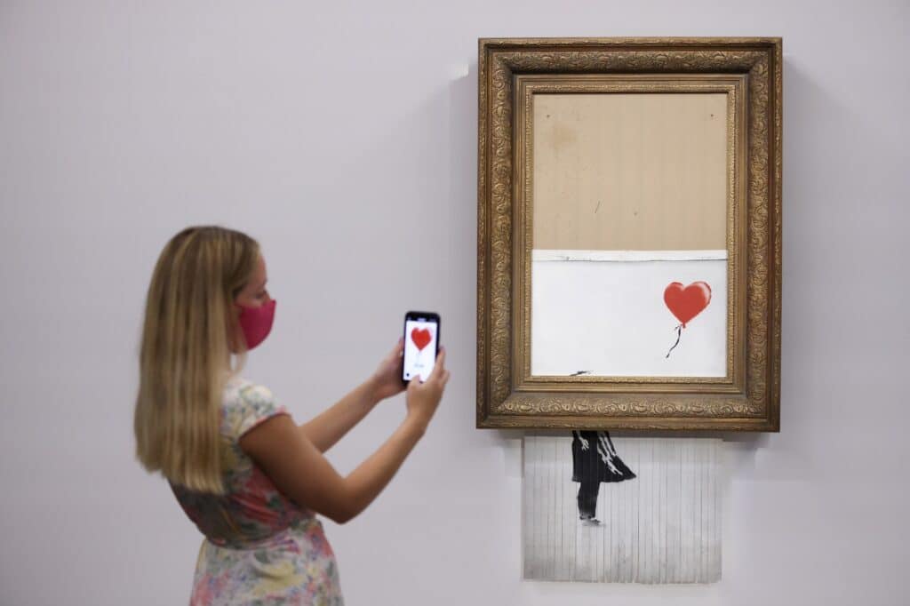 Banksyho napůl skartovaný obraz Láska je v koši