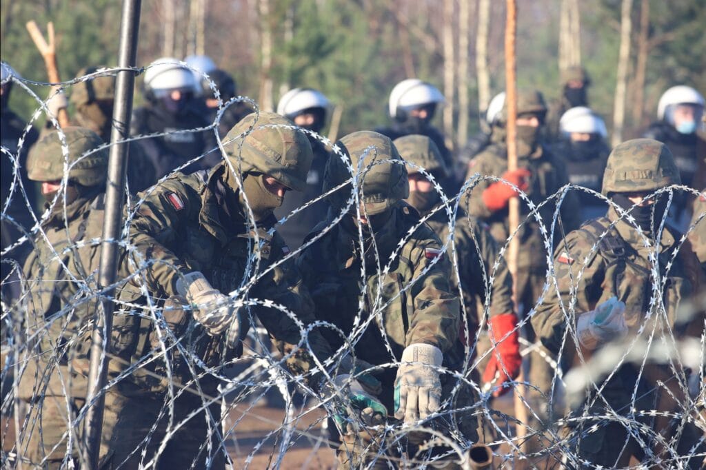 Polské bezpečnostní složky u hranice