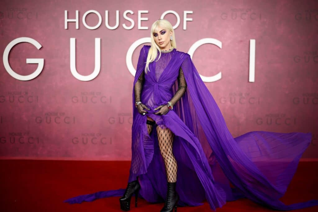 Lady Gaga na premiéře Klanu Gucci v Londýně