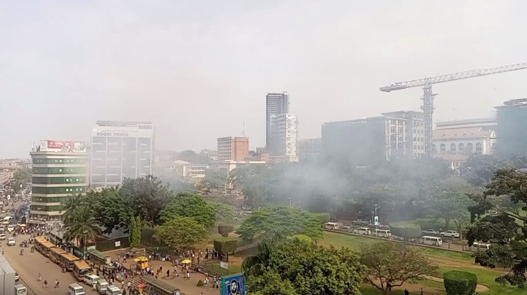 Kouř nad hlavním městem Ugandy