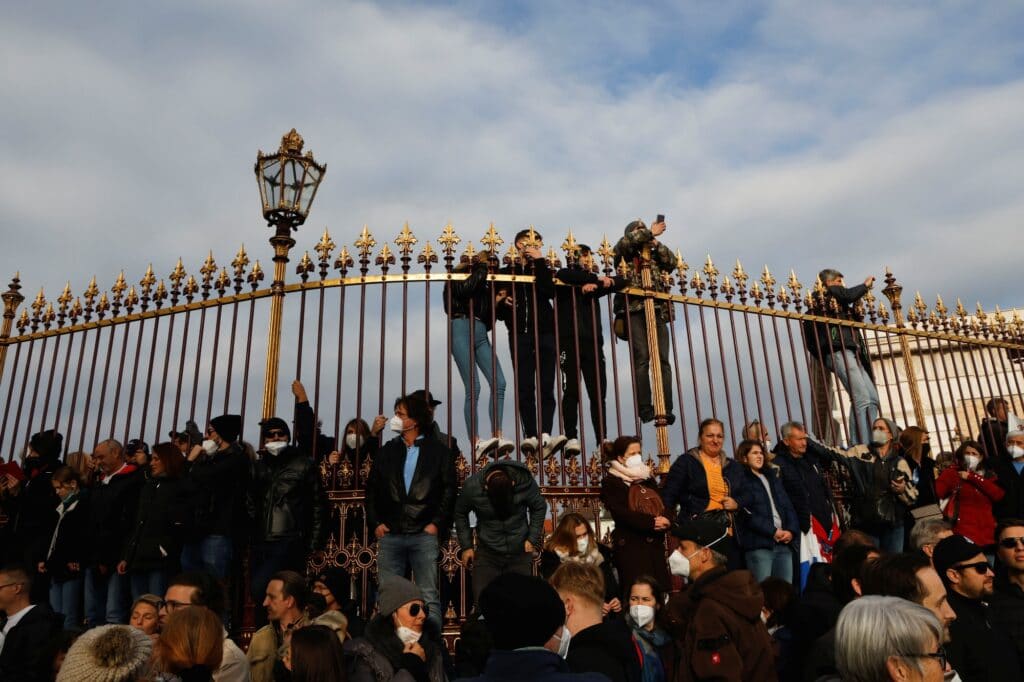 Lidé demonstrovali proti lockdownu a povinnému očkování