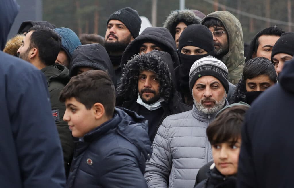 Lukašenko migrantům na polských hranicích