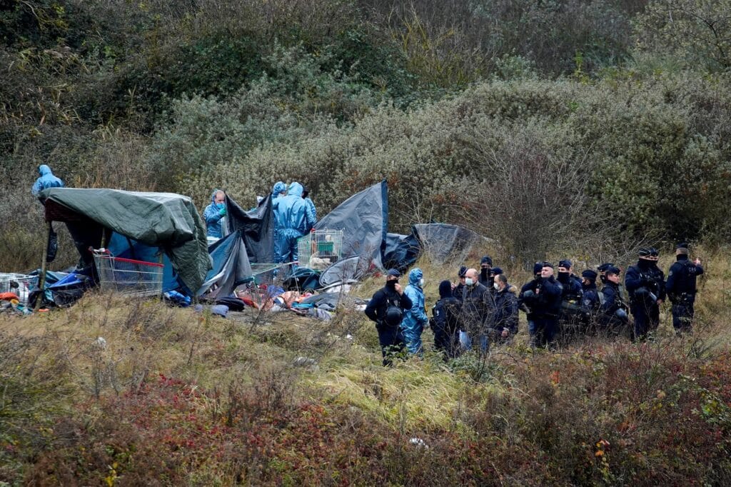 Počet migrantů překračujících Lamanšský průliv se každým rokem zvyšuje