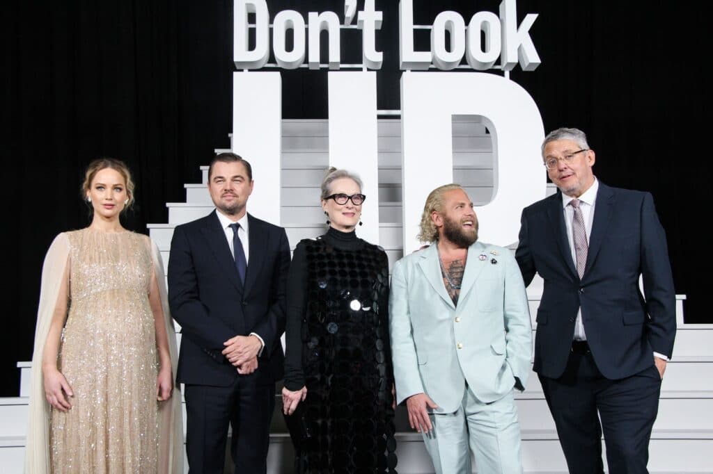 Jennifer Lawrence, Leonardo DiCaprio, Meryl Streep, Jonah Hill a režisér Adam McKay