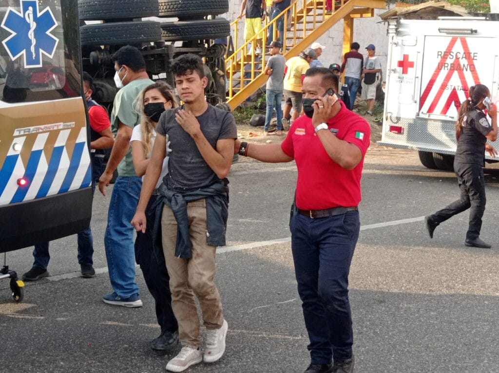 Při nehodě nákladního vozu v Mexiku zemřelo nejméně 54 lidí