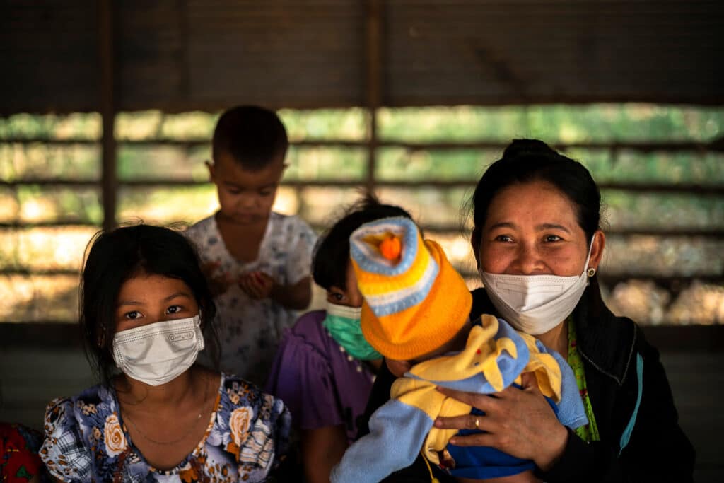 útok armády v Myanmaru humanitární pracovníci