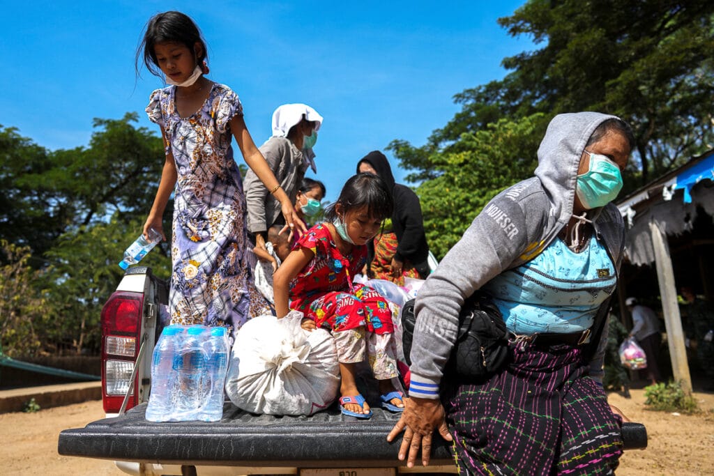 útok armády v Myanmaru humanitární pracovníci