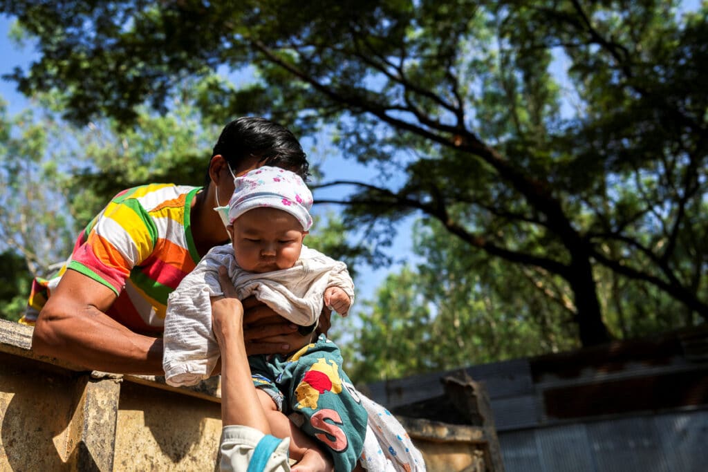 útok armády v Myanmaru humanitární pracovníci