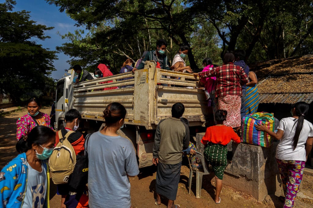 útok armády v Myanmaru humanitární pracovníci