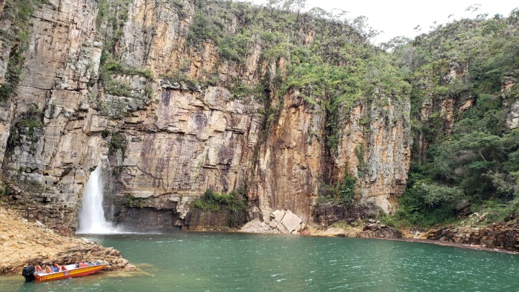 Ke zřícení části skály došlo ve státě Minas Gerais