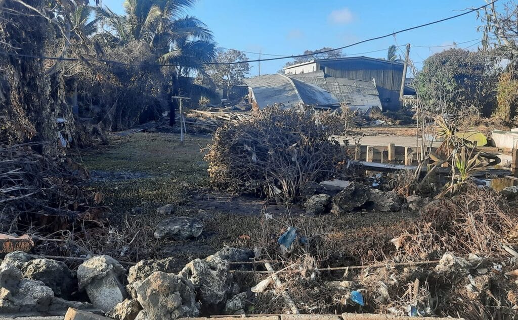 Poškozené budovy po sopečné erupci a tsunami, Nuku'alofa, Tonga