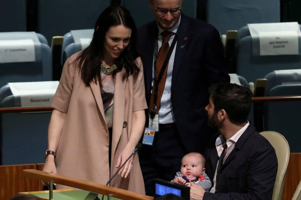 Jacinda Ardern s partnerem Clarkem Gayfordem a dcerou Neve