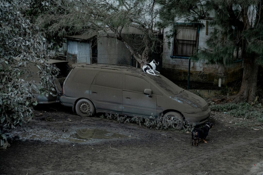 Celé ostrovy pokryl sopečný prach,  Tongatapu, Tonga