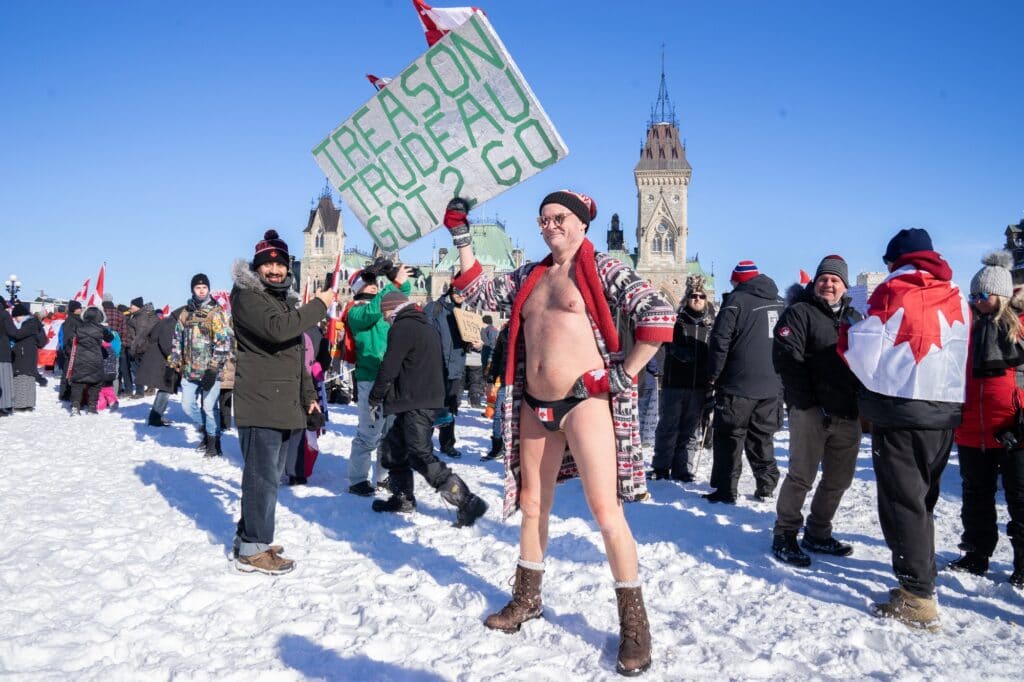 Řada hesel mířila proti premiérovi Trudeauovi