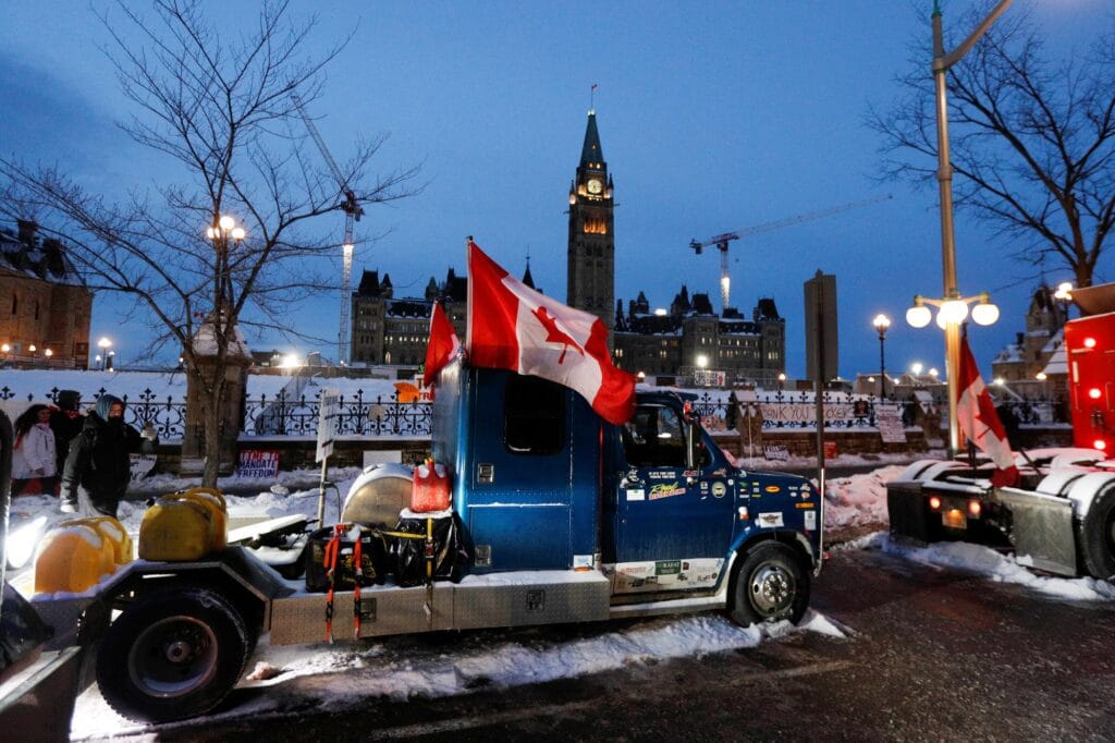 Ottawa: Tahač před budovou parlamentu