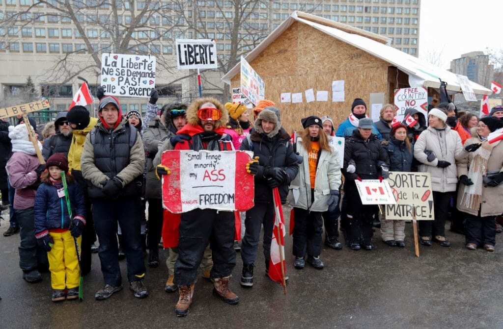 Protestující blokují Ottawu desátým dnem