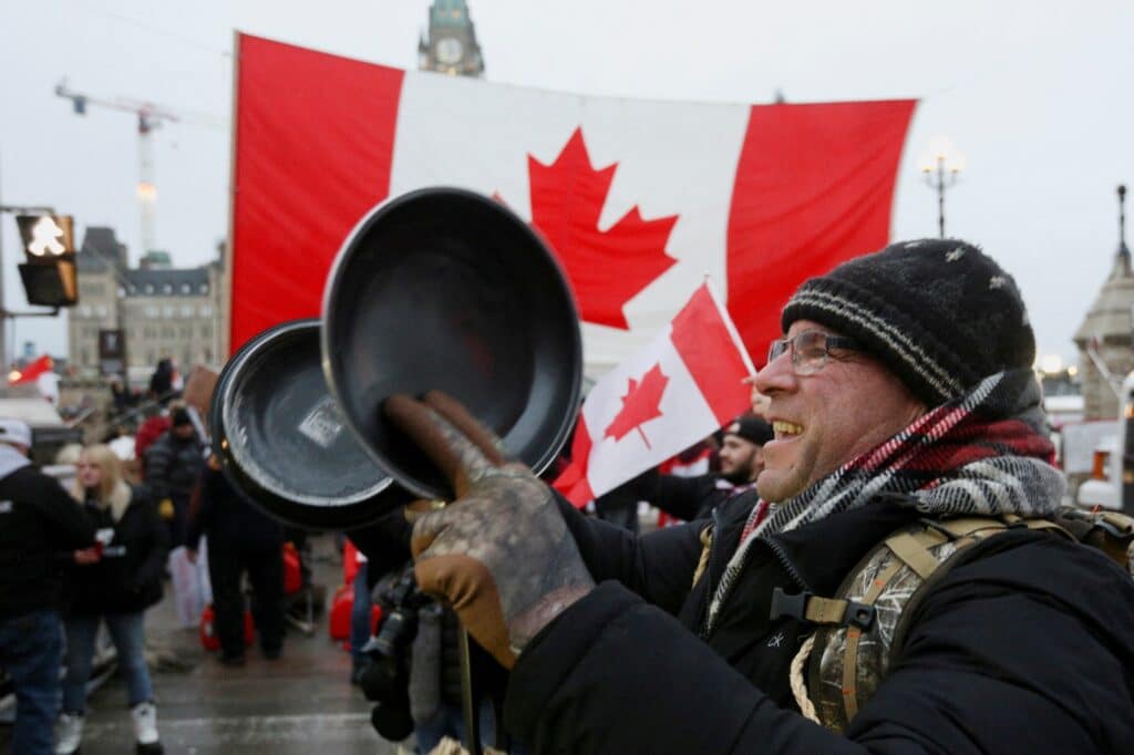 Protesty míří proti povinnému očkování proti covidu-19 i vládě Justina Trudeaua