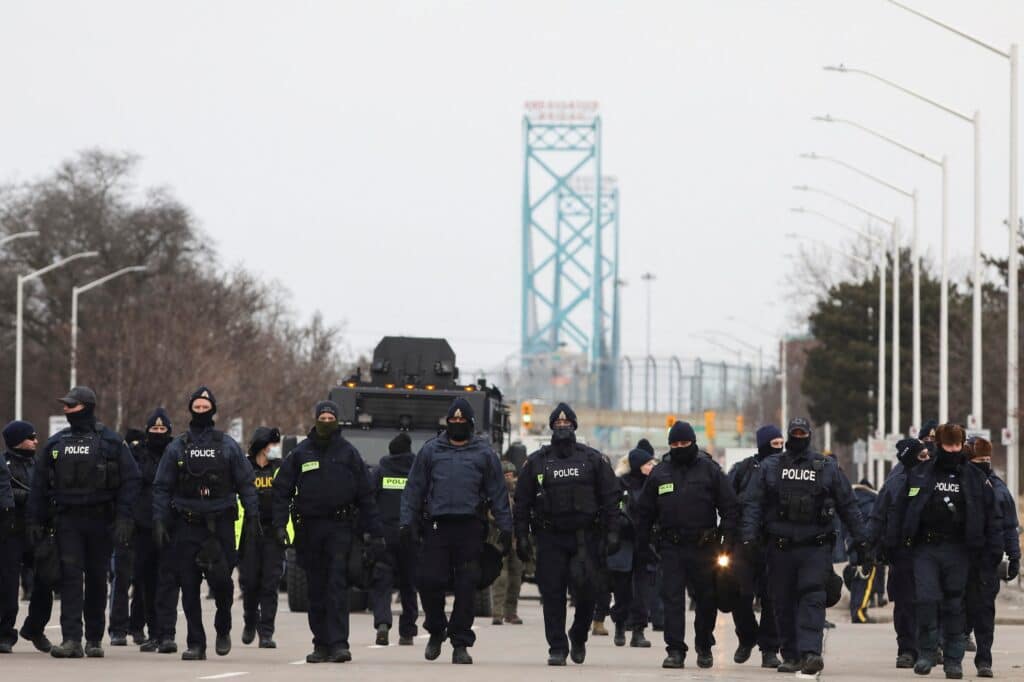 Provoz na Ambassador Bridge se podařilo obnovit po téměř týdnu protestů