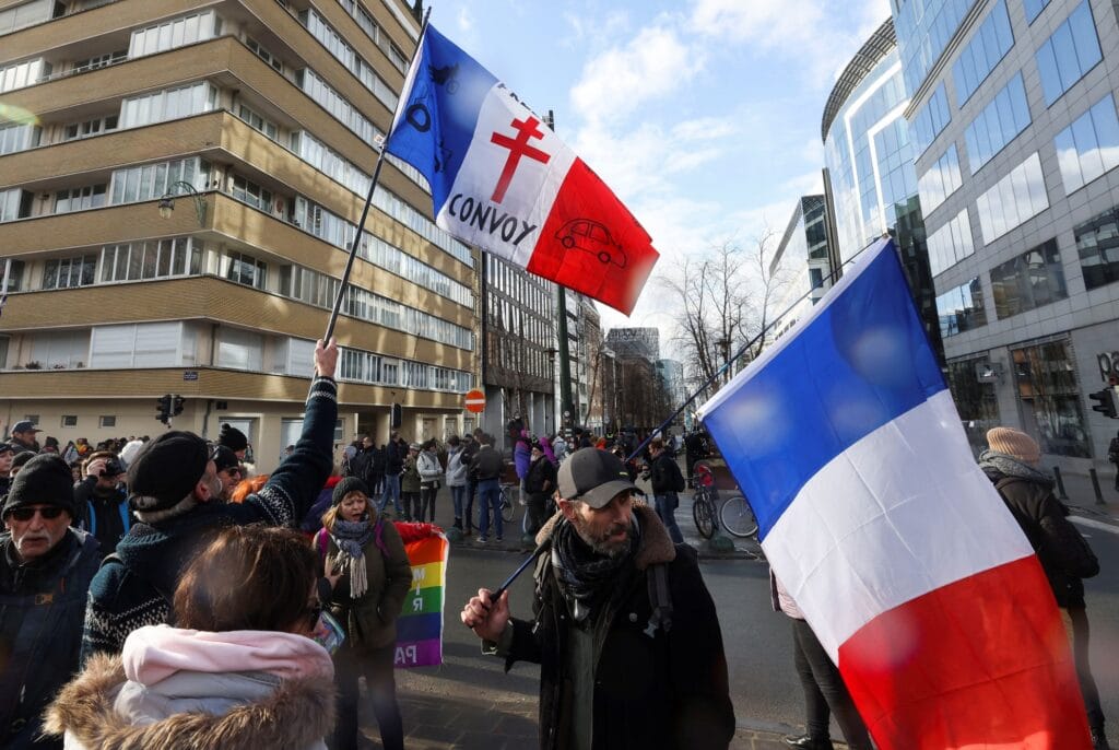 Demonstranti se shromáždili poblíž budov EU, Brusel