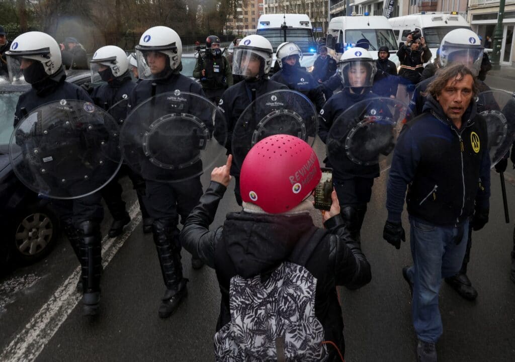 Policisté poblíž sídel institucí EU