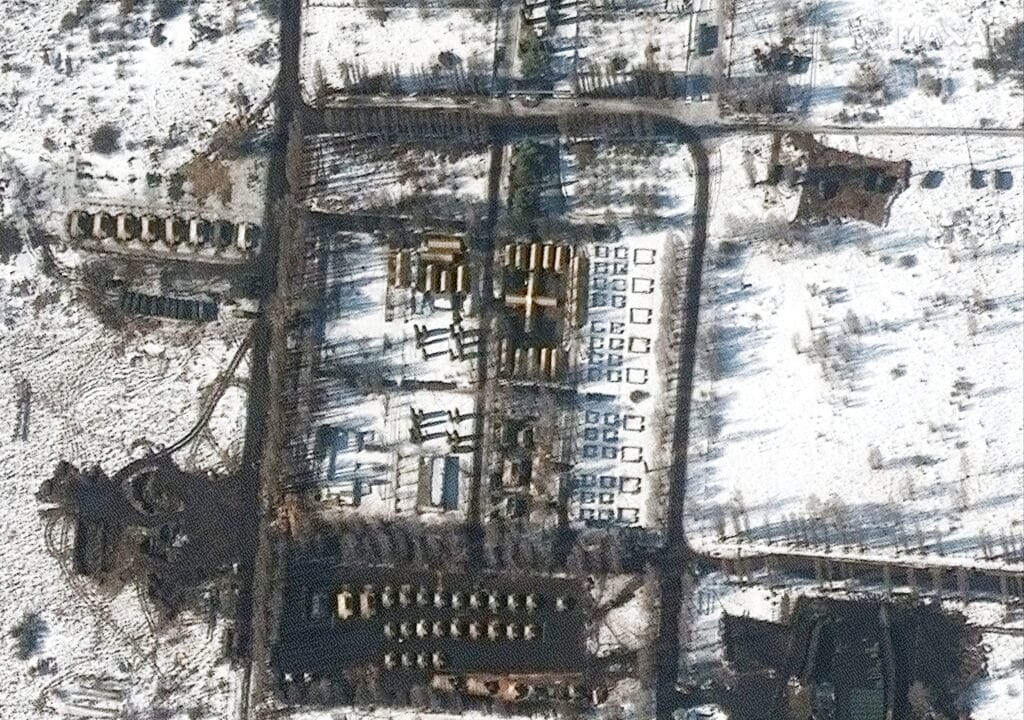 Nové satelitní snímky ruského ležení