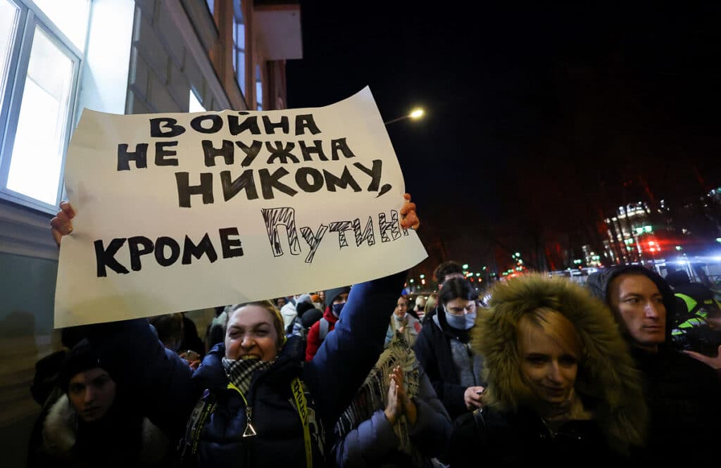 Tisíce Rusů protestovaly proti útoku na Ukrajinu