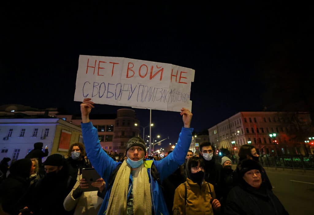 Tisíce Rusů protestovaly proti útoku na Ukrajinu