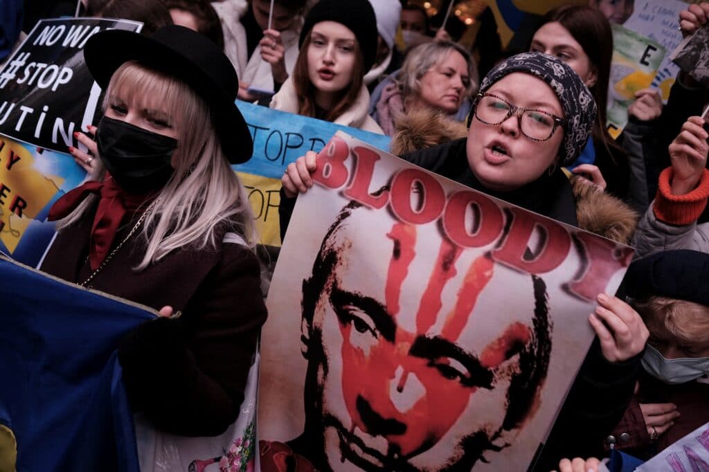 Protest před ruským konzulátem v Istanbulu v Turecku