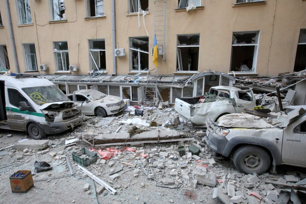 Poškozená budova regionální správy v Charkově