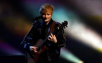Na koncertě pro Ukrajinu vystoupil Ed Sheeran