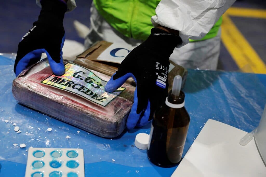 Balíček kokainu ve skladu na neznámém místě, Ekvádor