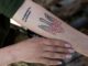 Ukrajinci se nechávají tetovat na znamení odporu proti ruské invazi