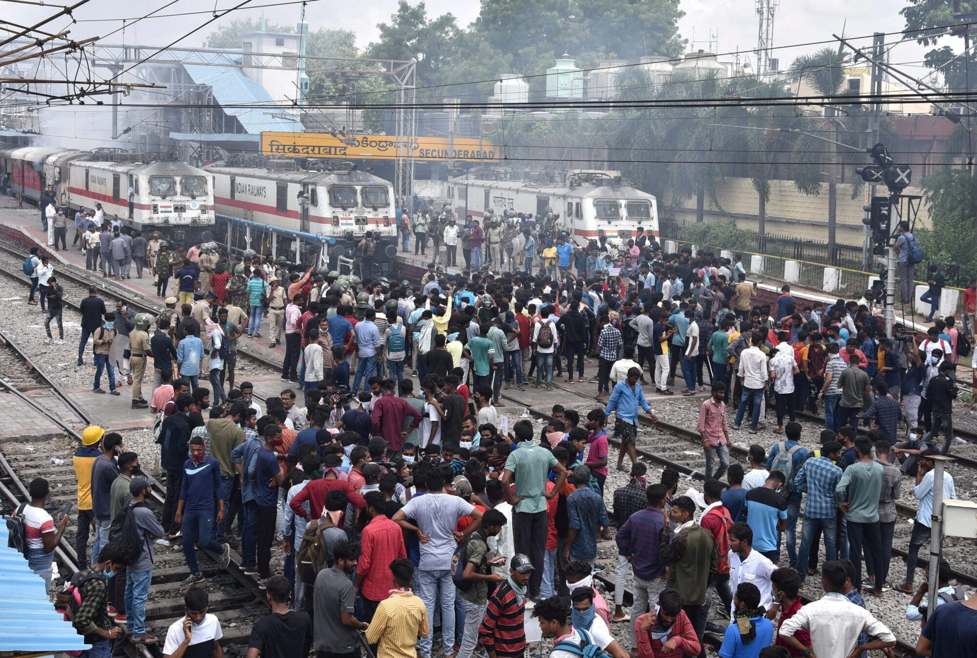 Demonstranti v indickém státě Telangána blokují železniční trať