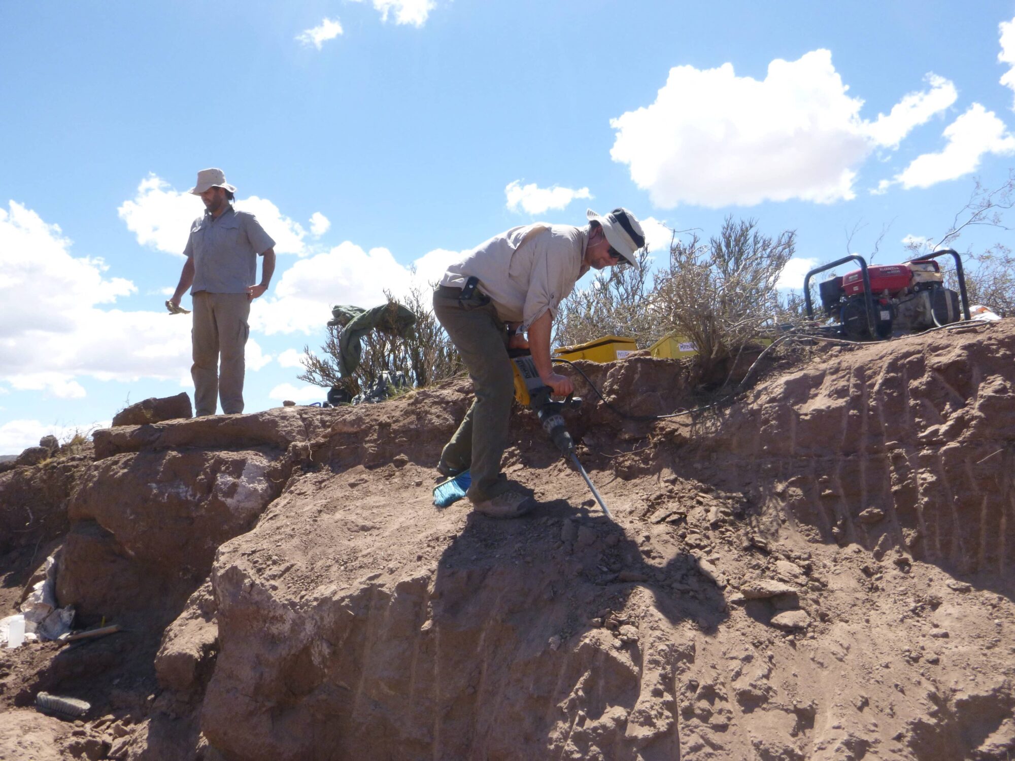 Paleontologové při práci v Patagonii