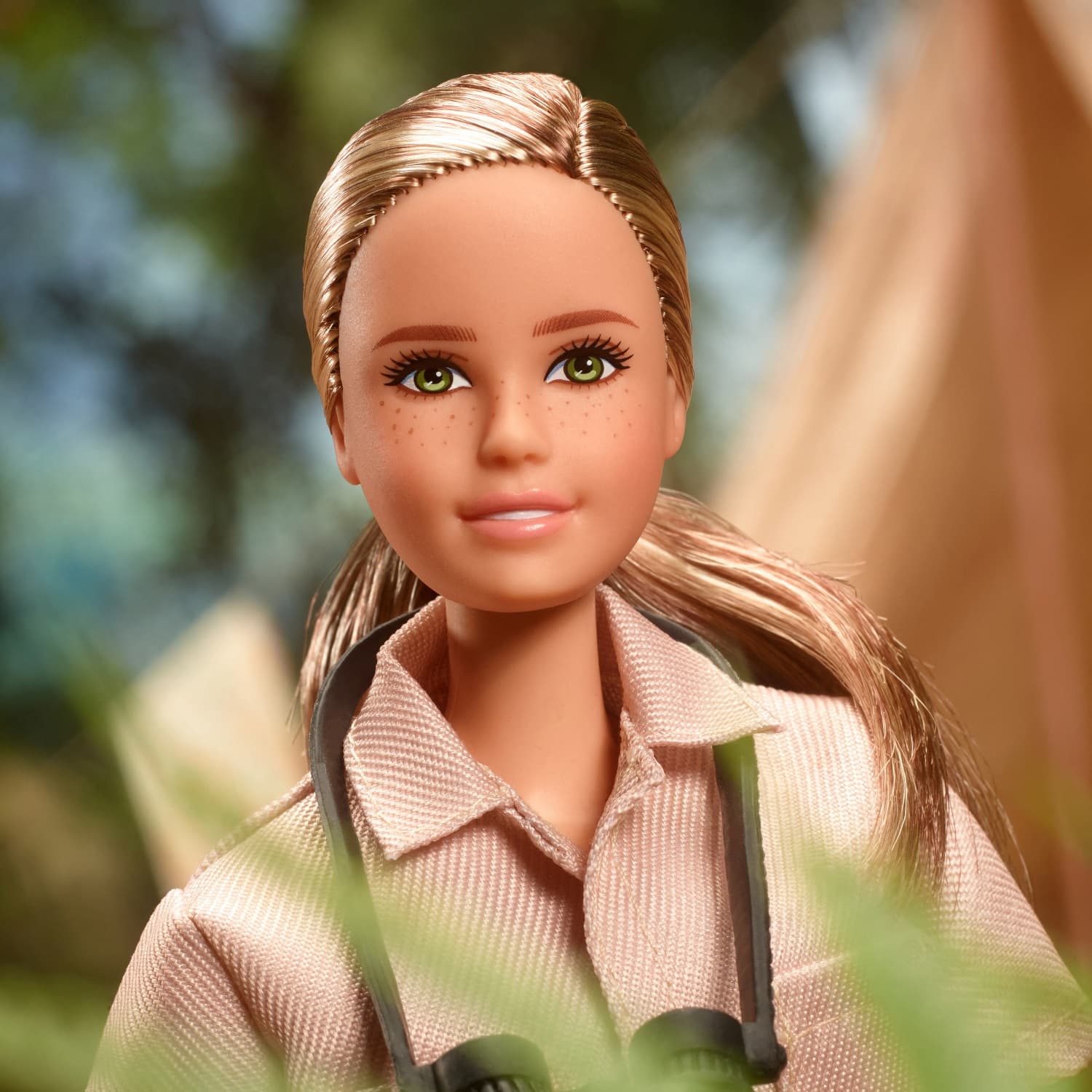 Nová panenka Barbie inspirovaná bioložkou Jane Goodall